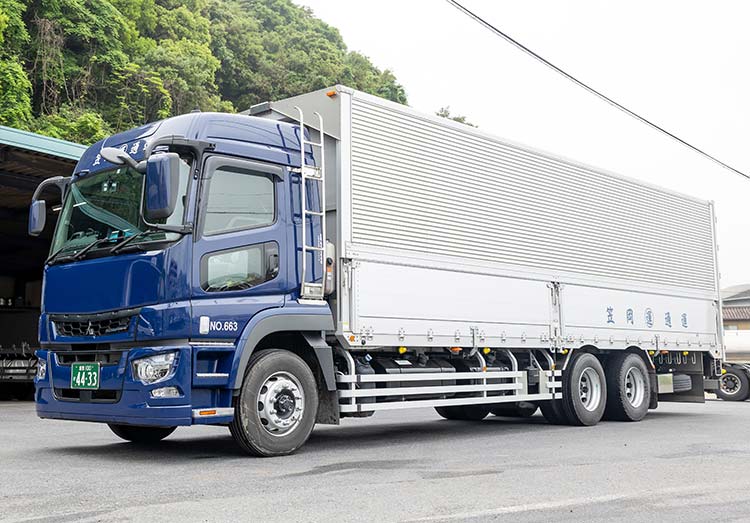 大型アルミウイング車